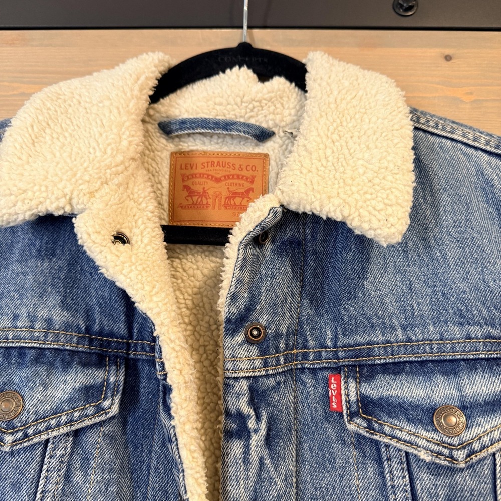 Levis JEANS Jacket Womens M Blue SHERPA COLLAR Denim Trucker Button Front Warm